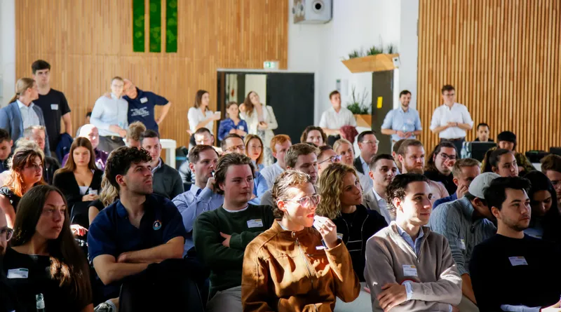 Open Summit — Publikum im Saal