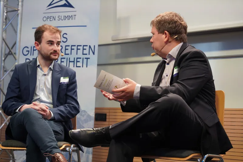 Open Summit — zwei Männer im Bühnengespräch