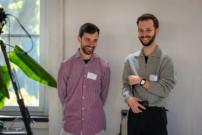 Open Summit — zwei Teammitglieder im Gespräch